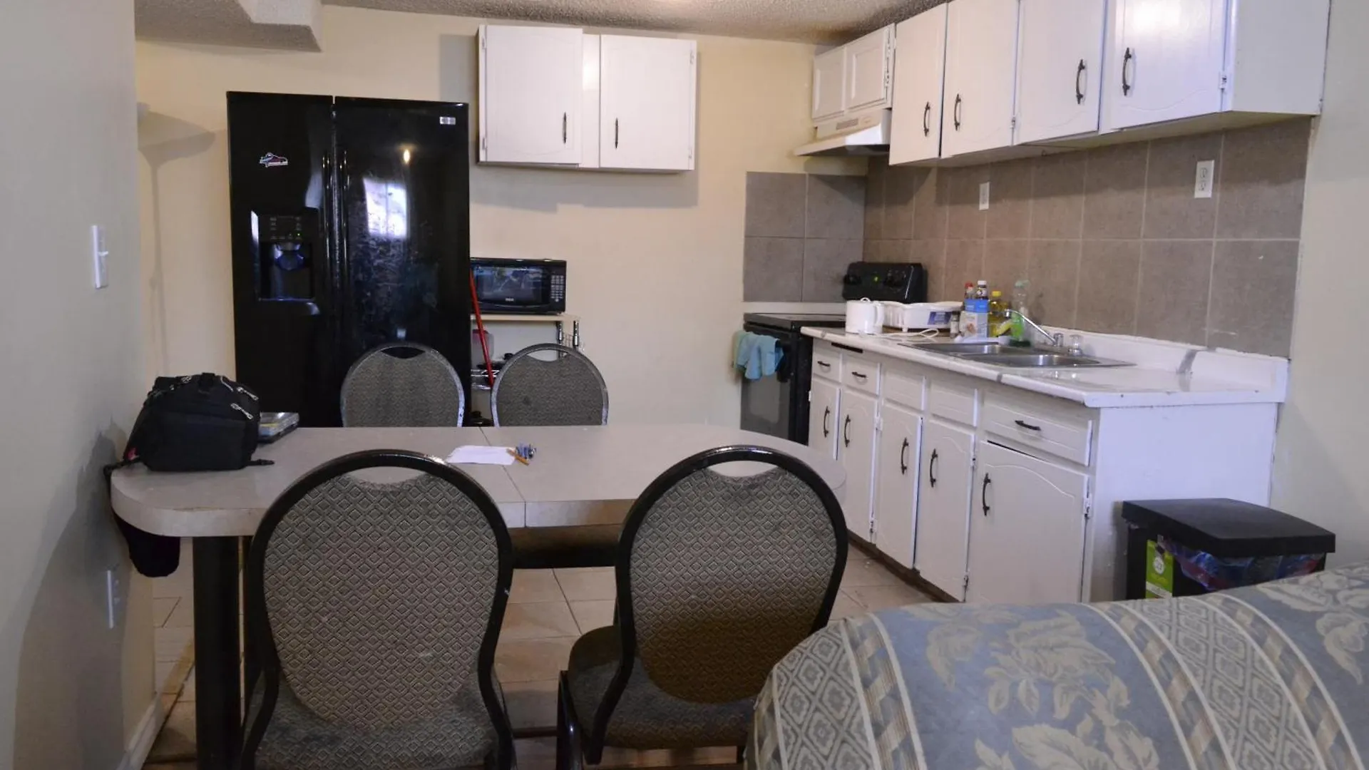 Private Bedroom In Basement Suite - Fonda YYC